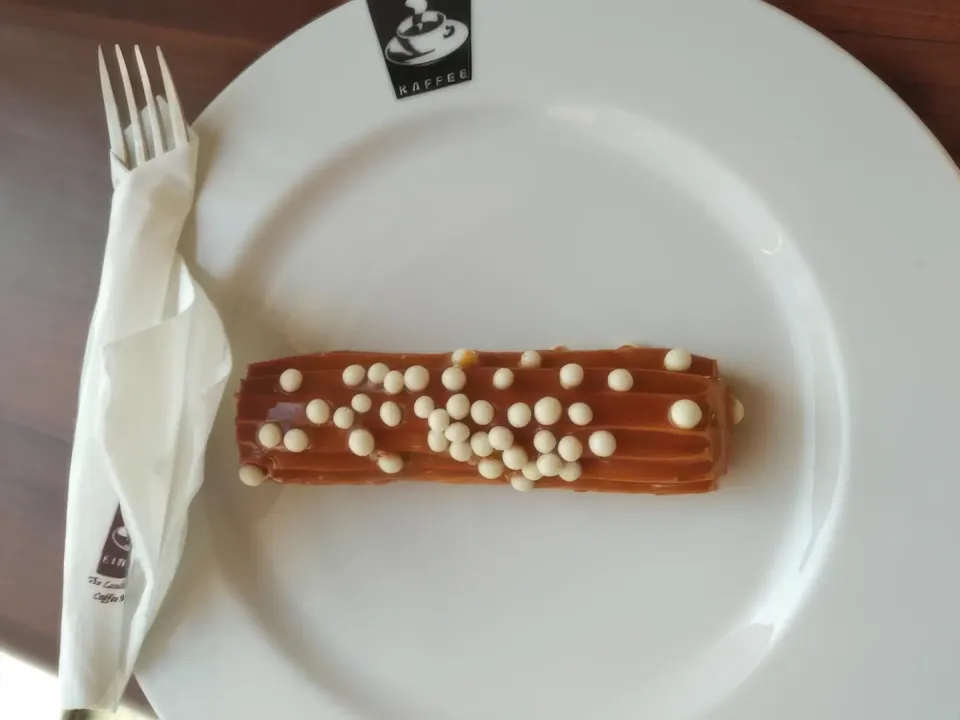 эклер в Einstein kaffee