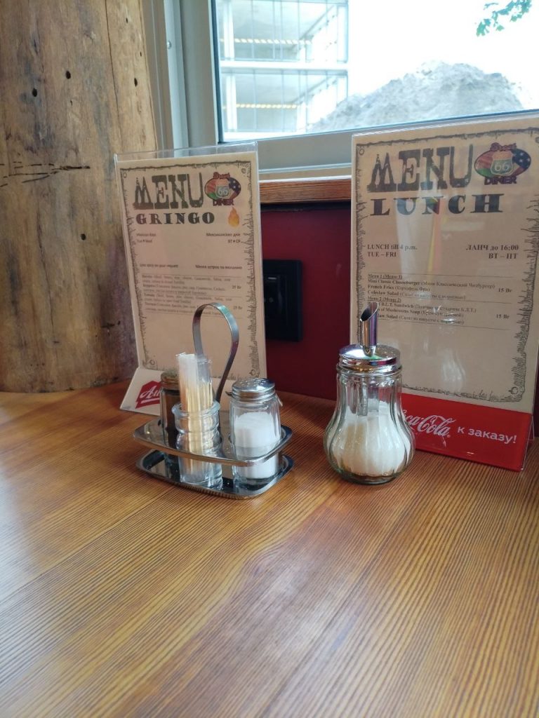 американец открыл кафе брест